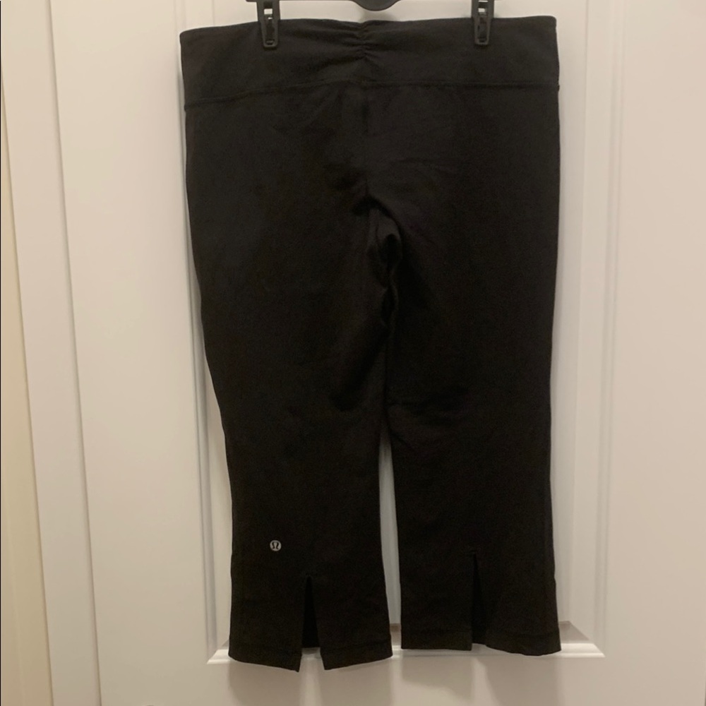 Lululemon black capris 10